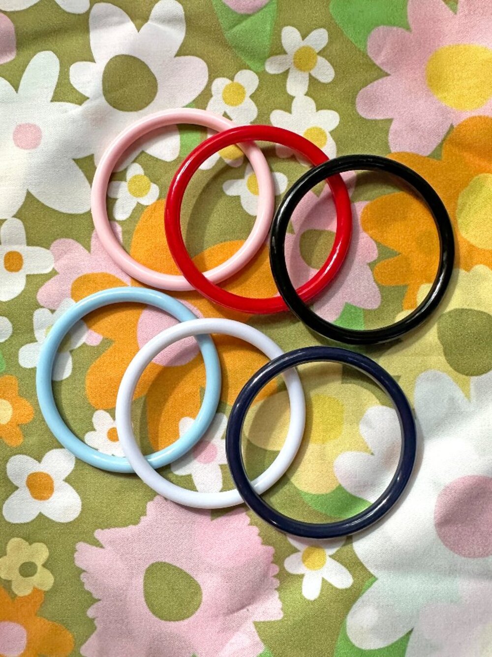Kids Vintage Set of 6 Plastic Bangle Bracelets, Girls Vintage Jewelry Accessory